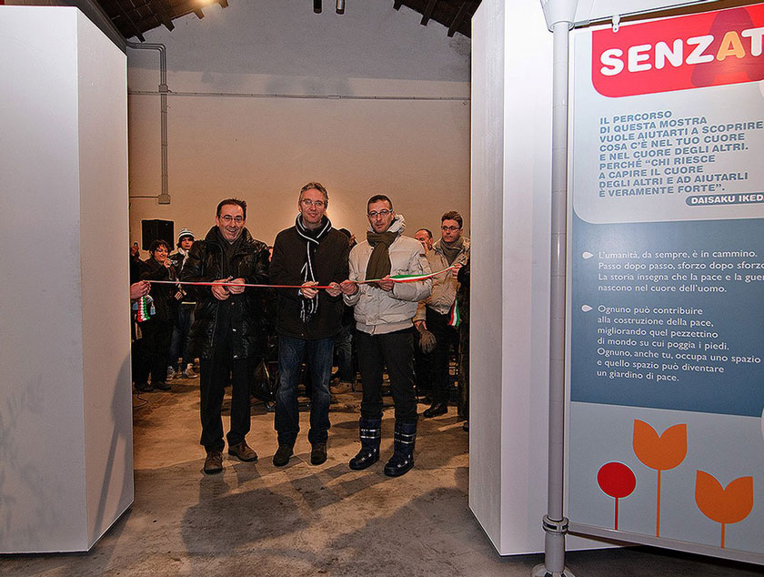 Senzatomica a Pesaro: un forte messaggio di pace a sostegno del disarmo nucleare.