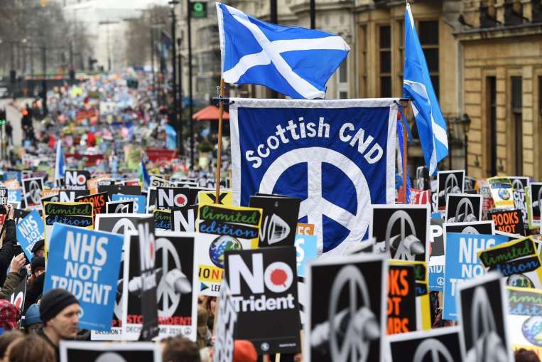 Londra: imponente manifestazione contro le armi nucleari